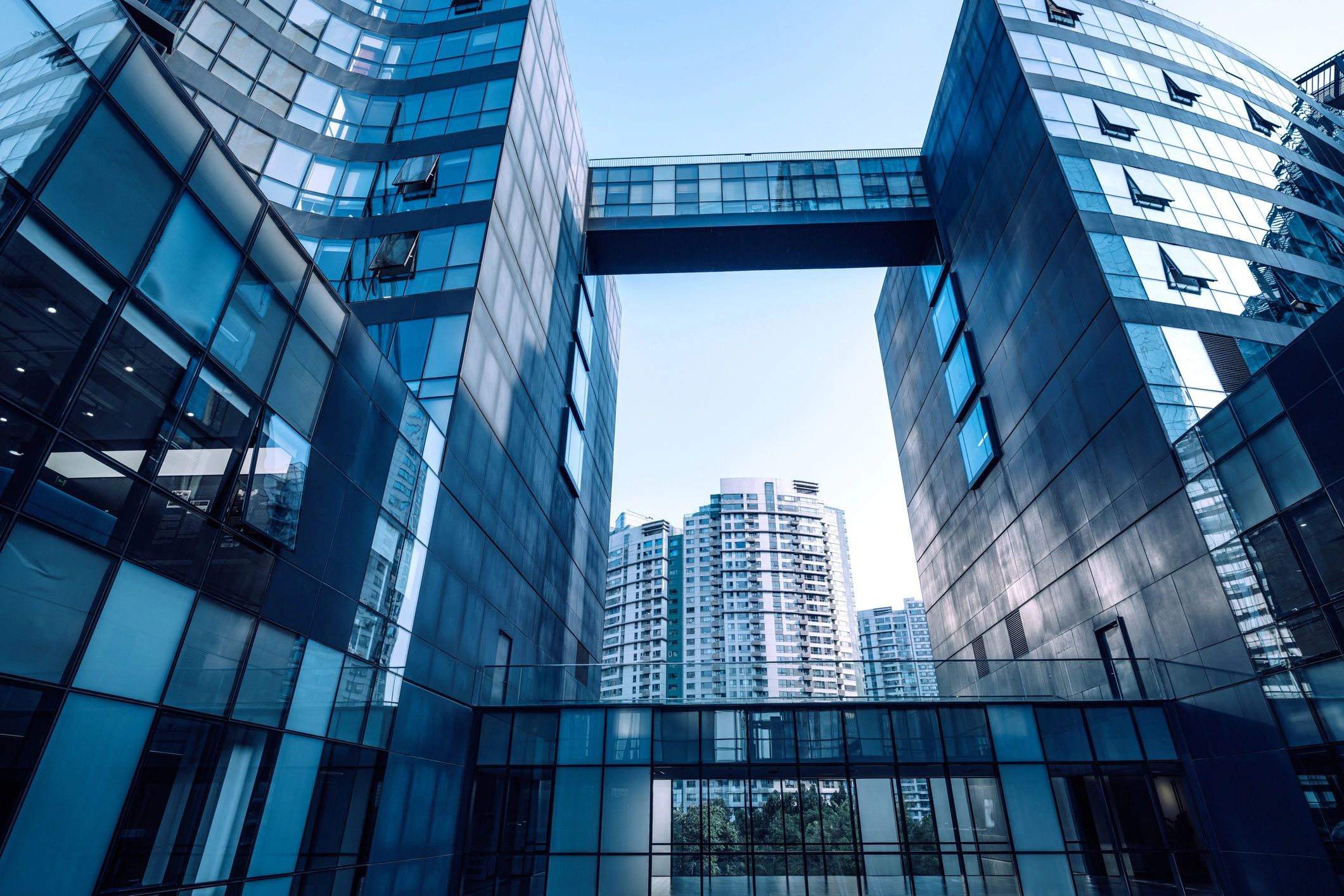 Beijing Modern Glass Building With Skybridge Architecture